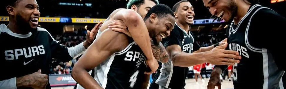 leyu体育-包揽四项月度大奖，创造NBA历史！这队等了10年，终于彻底崛起了